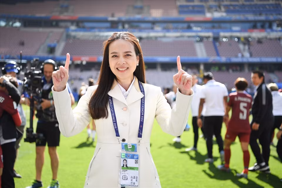 Ngoài công việc kinh doanh, bà Madam Pang đặc biệt đam mê bóng đá. Ảnh: Instagram