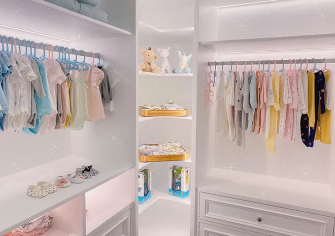 Trong khi đó, Cường Đô La - Đàm Thu Trang chuẩn bị hẳn một căn phòng để đồ riêng cho Suchin ngay từ khi lọt lòng. Ảnh: FBNV