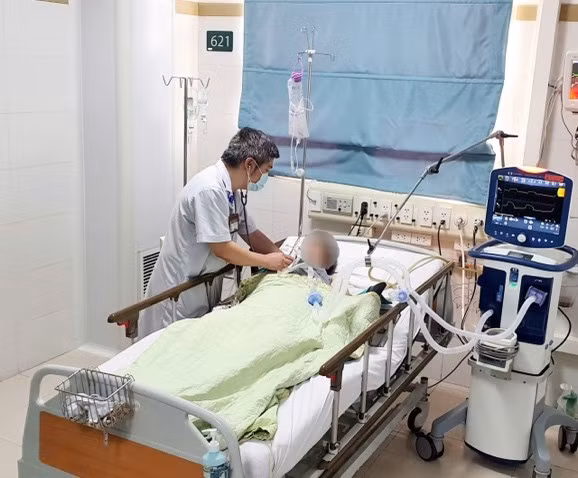 Benh vien Bach Mai tap trung cuu chua nan nhan vu chay quan cafe-Hinh-5