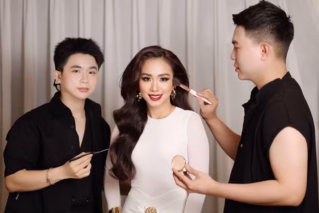 Nhiều bạn bè đồng nghiệp và người hâm mộ dành lời khen ngợi cho sắc vóc của nữ diễn viên, thậm chí còn lầm tưởng cô sẽ tham gia cuộc thi sắc đẹp.