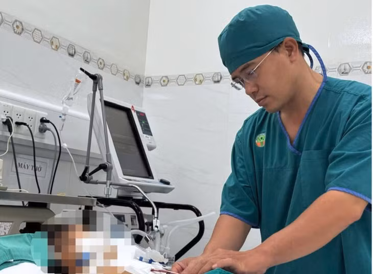 6 tieng can nao cuu benh nhi di tat tim phuc tap-Hinh-3