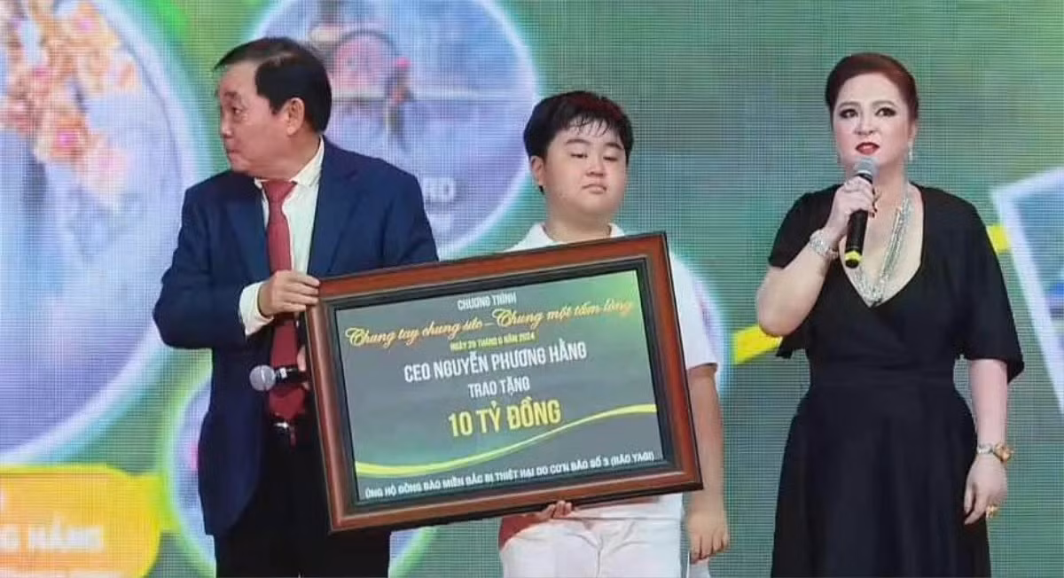 Nam ca si noi ro viec muon mua kim cuong cua ba Phuong Hang-Hinh-3