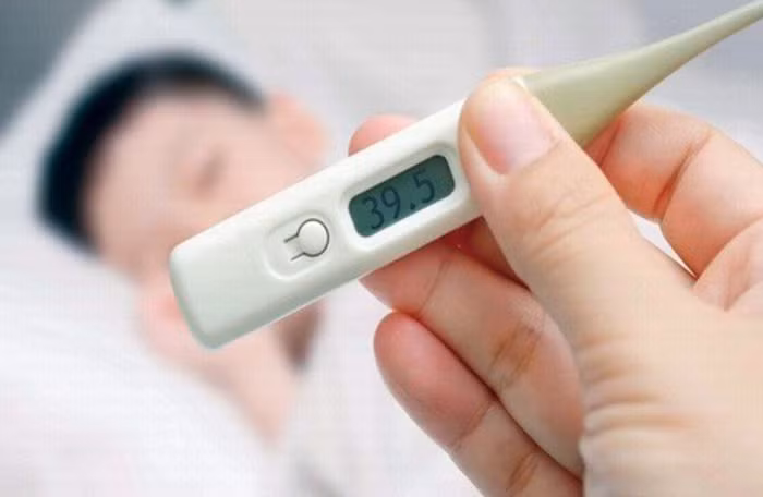 Bé 6 tháng tuổi mắc não mô cầu, dấu hiệu cảnh báo bệnh Be 6 thang tuoi mac nao mo cau, dau hieu canh bao benh