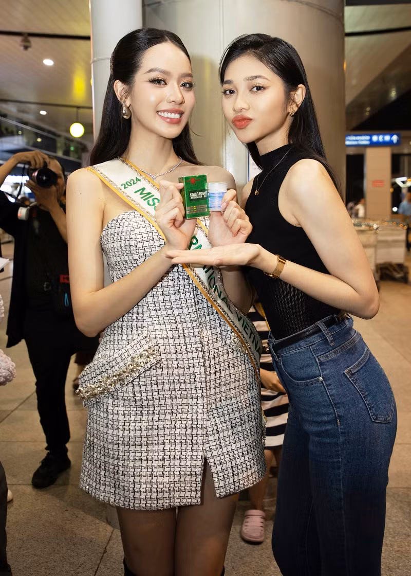 “Thuỷ nhận được rất nhiều lời chúc mừng và sự kỳ vọng từ bạn bè trong nước, quốc tế, cũng như từ các trang bình chọn sắc đẹp trên toàn thế giới. Đây là nguồn động lực lớn lao nhưng cũng là một áp lực không nhỏ. Tuy nhiên, Thuỷ luôn hào hứng, sẵn sàng và vô cùng tự hào. Sau thời gian dài chờ đợi, Thuỷ cuối cùng cũng có vinh dự hoàn thành sứ mệnh mang hai tiếng Việt Nam đến cuộc thi sắc đẹp quốc tế, làm tròn trách nhiệm của mình trước khi kết thúc nhiệm kỳ Hoa hậu Việt Nam”, Hoa hậu Thanh Thuỷ chia sẻ.