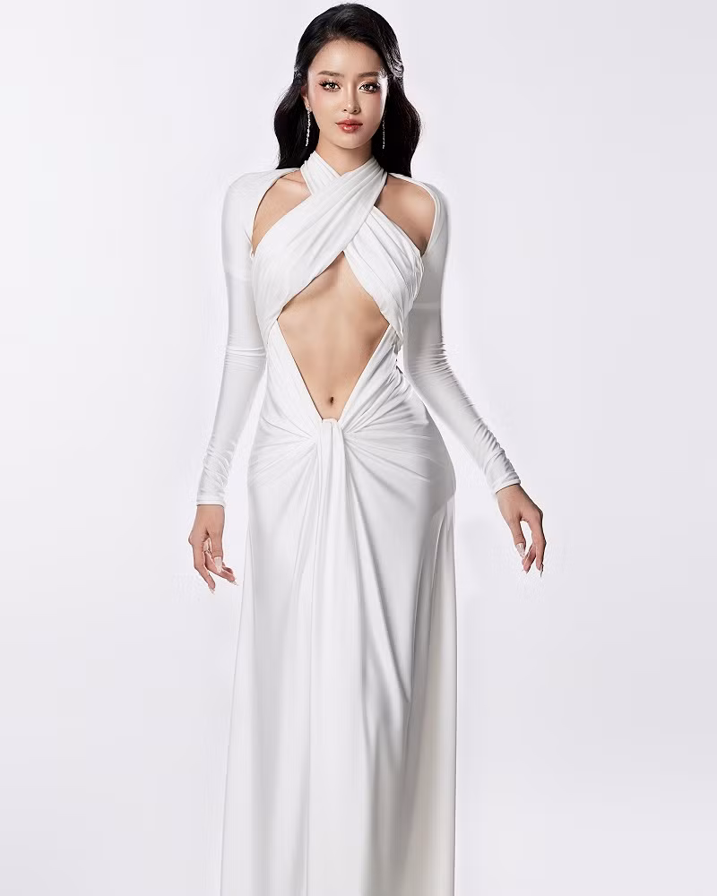 Buổi lễ trao sash cho các thí sinh Miss Intercontinental 2024 có sự tham gia của ban tổ chức cuộc thi và đại diện nhan sắc đến từ hơn 60 quốc gia trên toàn cầu.