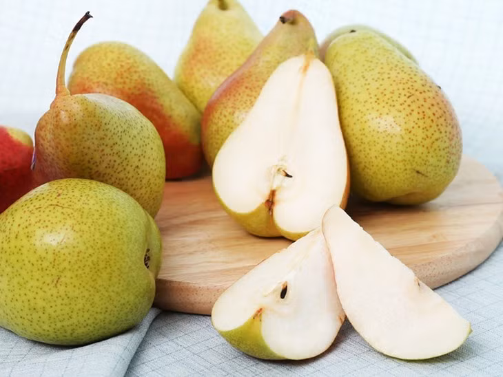  Lê: Trong vỏ lê có hàm lượng lớn chất chống oxi hóa, kháng viêm, ngăn ngừa ung thư, gấp 3-4 lần so với thịt quả. Ảnh minh họa