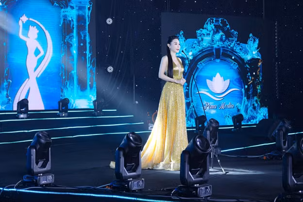 Nguyen Thi Le Hong dang quang Hoa hau Doanh nhan Du lich Bien 2024-Hinh-6
