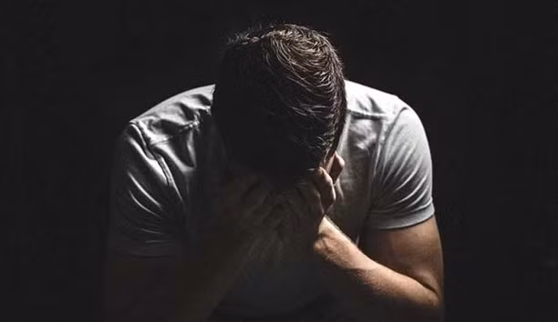 Sang tên nhà cho con trai, anh tôi bị vợ đẩy ra túp lều Sang ten nha cho con trai, anh toi bi vo day ra tup leu