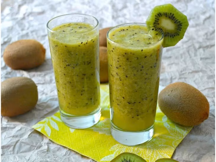  Tăng cường sức khoẻ xương khớp: Kiwi chứa nhiều thành phần có lợi cho hệ xương khớp như kali, calci và phospho, góp phần xây dựng một hệ xương khoẻ mạnh. Bổ sung kali bằng kiwi còn có thể giúp ngăn ngừa loãng xương. Ảnh minh họa