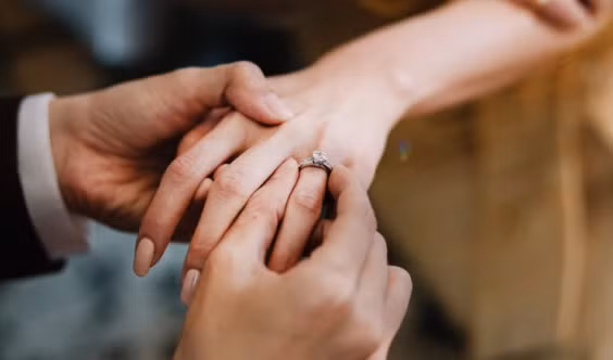 Ngày tôi chuẩn bị cưới, chồng cũ mang 2 tỷ đến cầu hôn Ngay toi chuan bi cuoi, chong cu mang 2 ty den cau hon