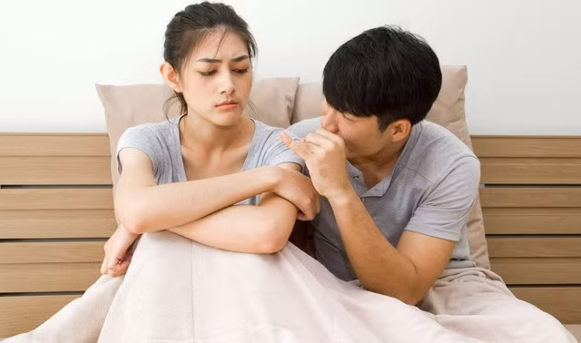 Nửa đêm chồng cũ rón rén vào phòng đòi ngủ chung với tôi Nua dem chong cu ron ren vao phong doi ngu chung voi toi