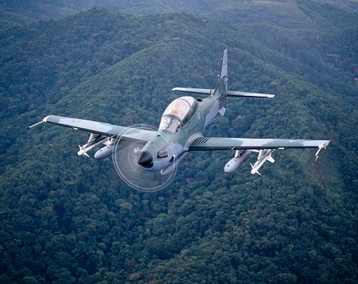 Bán kính chiến đấu của A-29 là 550 km, tốc độ tối đa 590 km/h, tầm bay 1.333 km, giúp nó hoạt động khá hiệu quả trong môi trường đô thị hoặc các tình huống chiến đấu "cài răng lược".