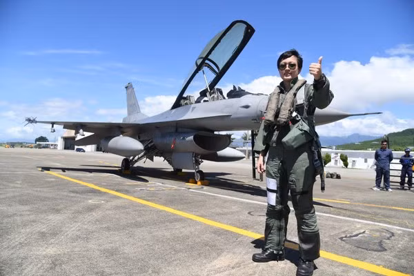 Ngoài việc nâng cấp, Đài Bắc cũng ký thương vụ mua tới 66 chiếc F-16V mới với tổng trị giá gần 8 tỷ USD.
