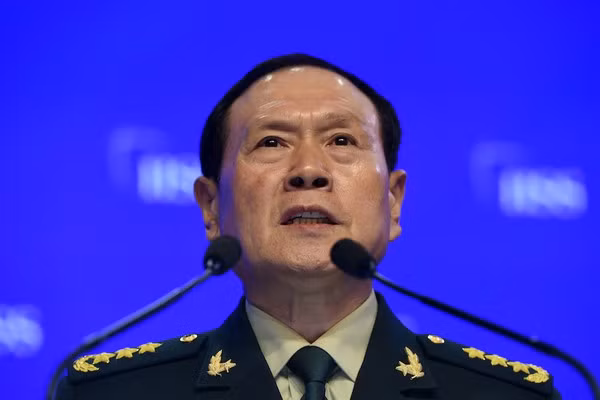 Trung Quốc nói chuyến thăm của Bộ trưởng Azar là mối đe dọa đối với "an ninh và ổn định". Bộ trưởng Quốc phòng Trung Quốc Ngụy Phượng Hòa trước đó cảnh báo Washington không thực hiện "những bước đi nguy hiểm".