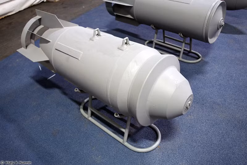 Bom cháy FAB-500 M54 được thiết kế để phá hủy các cơ sở công nghiệp, kho tàng bến bãi, nhà ga, bộ binh với yêu cầu độ cao thả từ 500m tới 15.000m, tốc độ khi thả phải từ 1.200km/h.