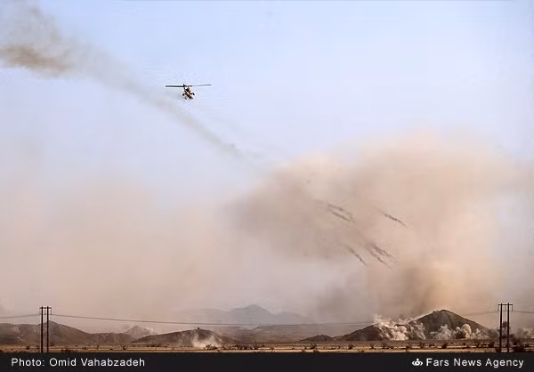 Phóng rocket về phía mục tiêu.
