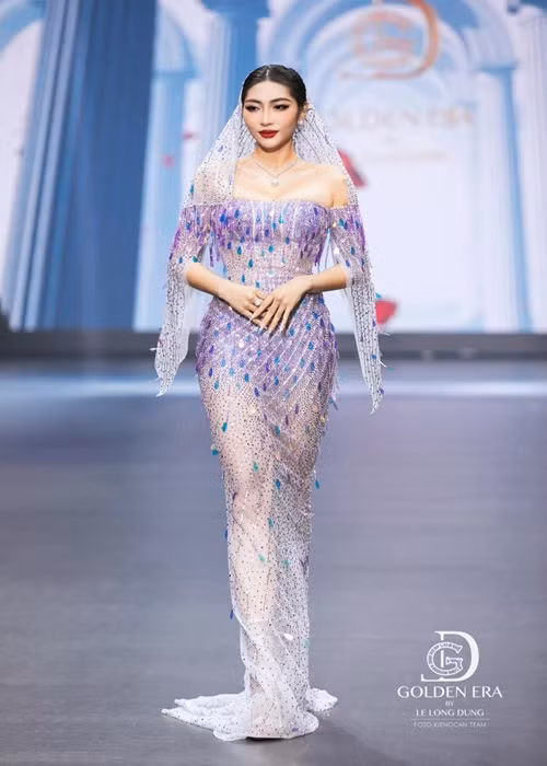Thu Thảo chăm chỉ làm việc. Nàng hậu kiếm tiền nhờ công việc người mẫu, dự sự kiện, làm giám khảo, đóng phim.