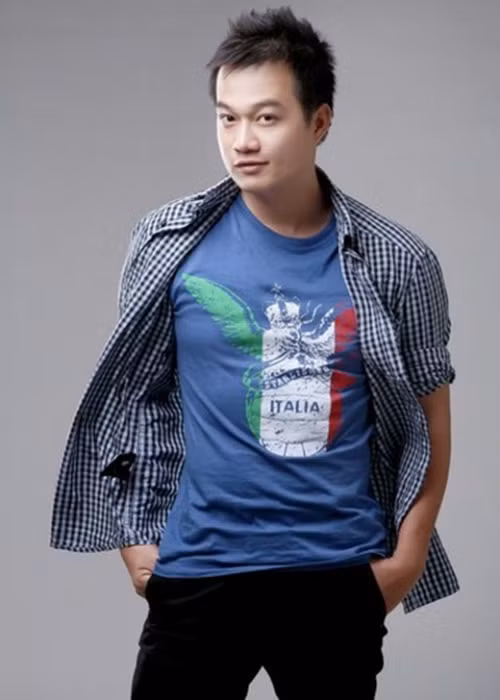 Năm 2012, Bảo Nhân vào Sài Gòn làm việc tại một bệnh viện thẩm mỹ. Làm việc nhiều nên anh bị stress nặng, mất dần cảm hứng với công việc. Đúng lúc đó, đạo diễn sinh năm 1983 gặp một người bạn làm phim nên tình yêu với phim ảnh trong anh trỗi dậy. Ảnh: Dân Việt.