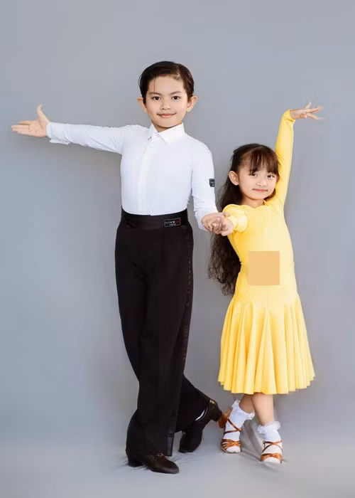 Con gái Khánh Thi ngày càng xinh xắn, nhí nhảnh.