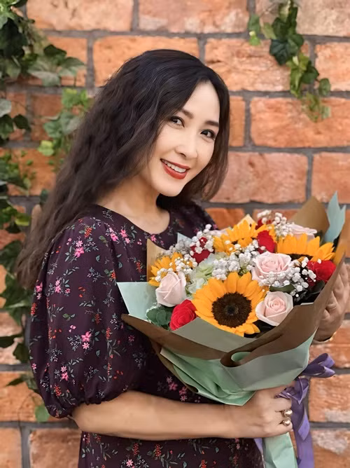 Nữ diễn viên chia sẻ trên Tiền Phong, cô không phẫu thuật thẩm mỹ. Ảnh: FB Khánh Huyền.