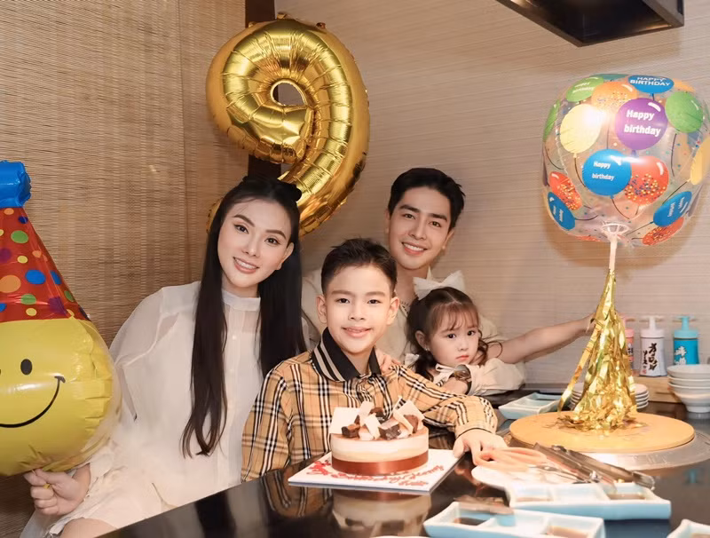 Nữ ca sĩ tổ chức sinh nhật cho con trai riêng.