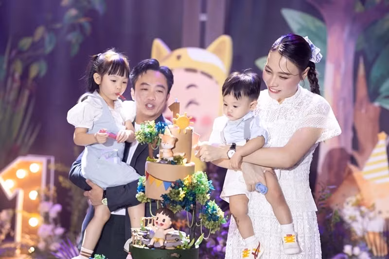 Đàm Thu Trang hiện tại có hai con chung với Cường Đô la. Ảnh: FB Đàm Thu Trang.