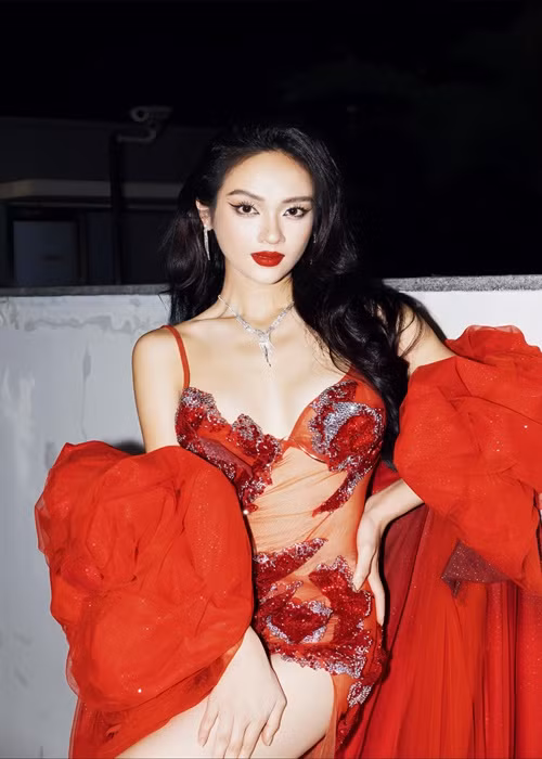 Chia sẻ trên Saostar, Thúy Quỳnh cho biết, cô vẫn đang chờ đợi sự xuất hiện của nhiều thí sinh khác ở Miss Universe Vietnam 2024 để xem ai là đối thủ mạnh của mình.