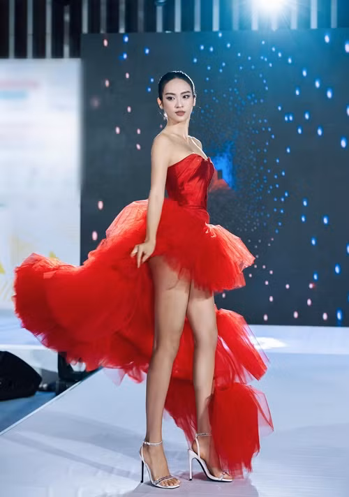 Ở cuộc thi Miss Universe Vietnam 2024, Hương Giang - người thầy của Thúy Quỳnh là giám khảo kiêm nhà sản xuất.