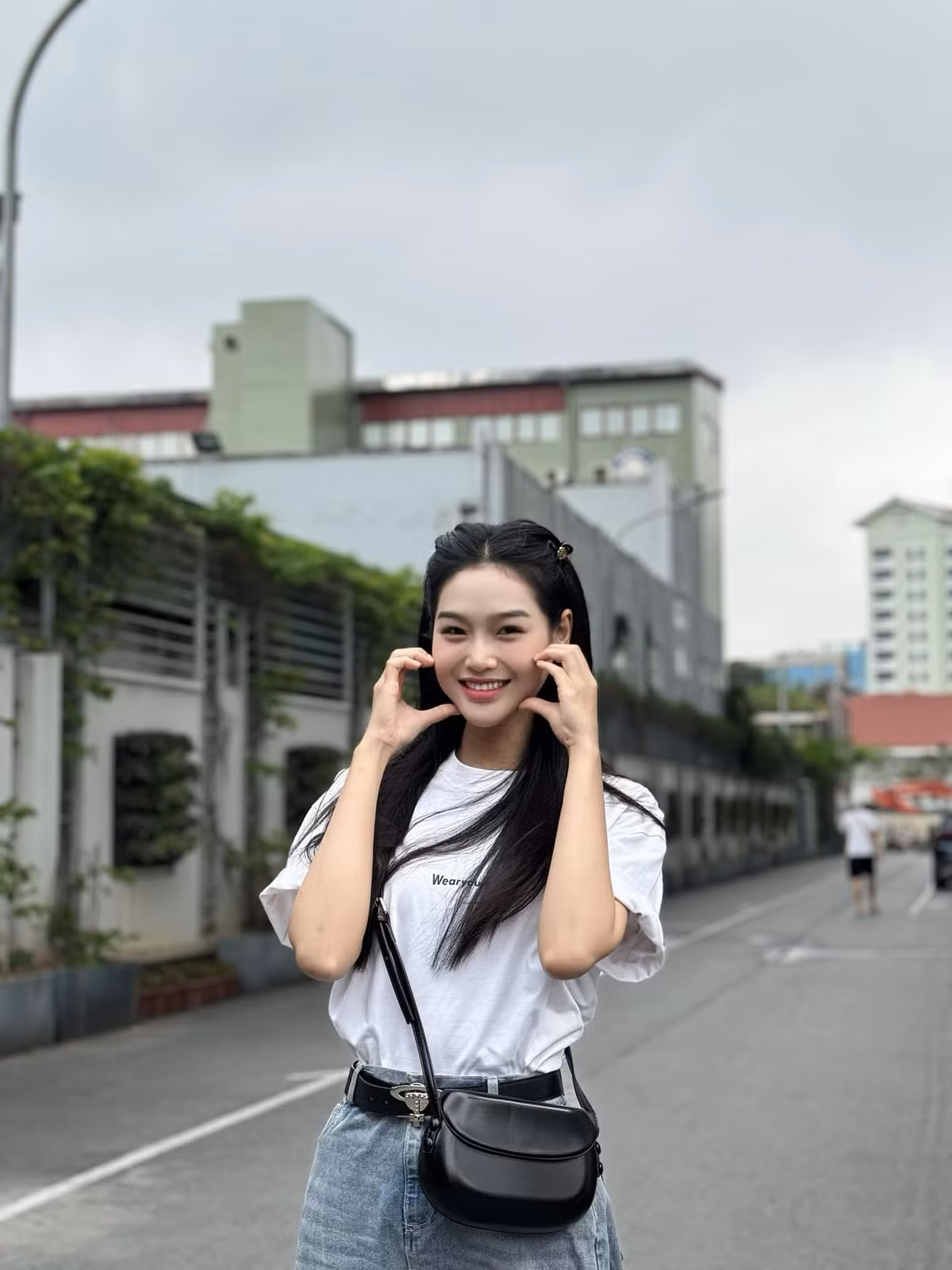 Hình ảnh đời thường của nữ diễn viên. Cô được khen ngoài đời xinh hơn nhiều vai Đông do mình đảm nhiệm đang được phát sóng.