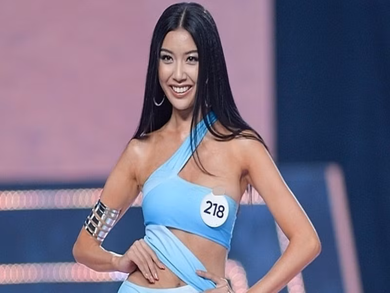 Trong bán kết Hoa hậu Hoàn vũ Việt Nam 2019, Thúy Vân bị lộ ngực ở phần thi trình diễn bikini. Về sự cố này, giám khảo Vũ Thu Phương chia sẻ trên Dân Việt: "Đây là sự cố của Thúy Vân chứ không ai cố tình để tạo nét”. Ảnh: Petrotimes.