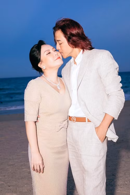Vì quen với cuộc sống ở Mỹ, Hoài Phương từng nhiều lần từ chối lời đề nghị về Việt Nam của vợ.