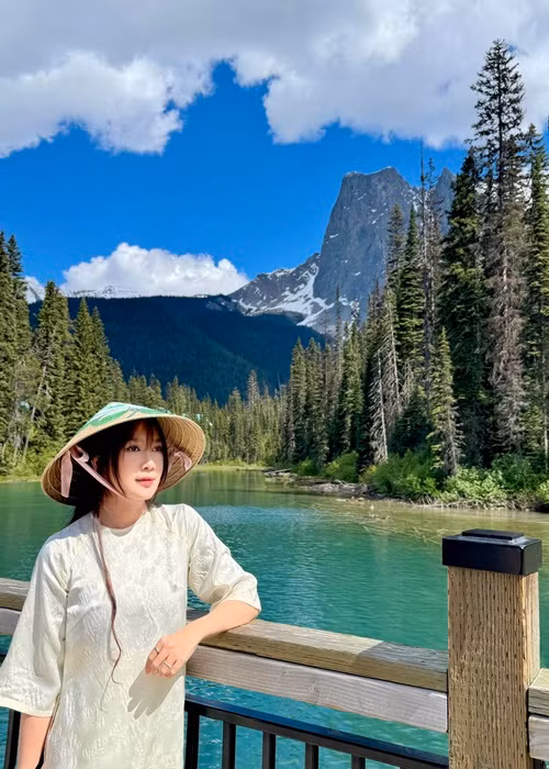 Vợ chồng Lý Hải - Minh Hải cùng các con vừa đến Banff, Calgary (Canada).