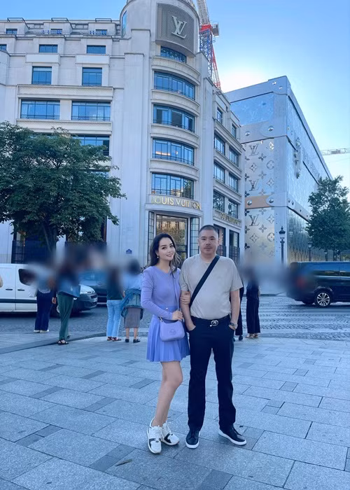 Chồng Mai Thu Huyền là doanh nhân Thang Văn Lương. Đến nay, vợ chồng nữ diễn viên sống chung được 22 năm.