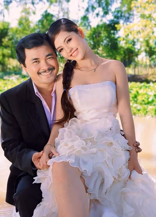 Đạo diễn Phương Điền hạnh phúc bên vợ trẻ kém 23 tuổi Dao dien Phuong Dien hanh phuc ben vo tre kem 23 tuoi