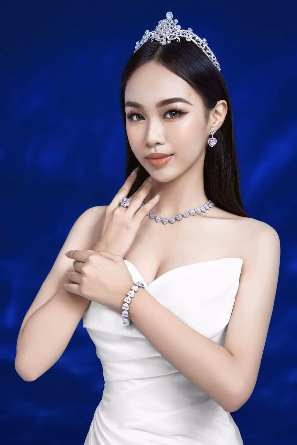 Quế Khanh cũng quan tâm đến vấn đề biến đổi khí hậu. Cô nhấn mạnh rằng mỗi người cần hạn chế sử dụng túi nilon và đồ nhựa, thay vào đó nên chọn sản phẩm thân thiện với môi trường. Cô tin rằng một hành động nhỏ cũng có thể góp phần bảo vệ thiên nhiên.