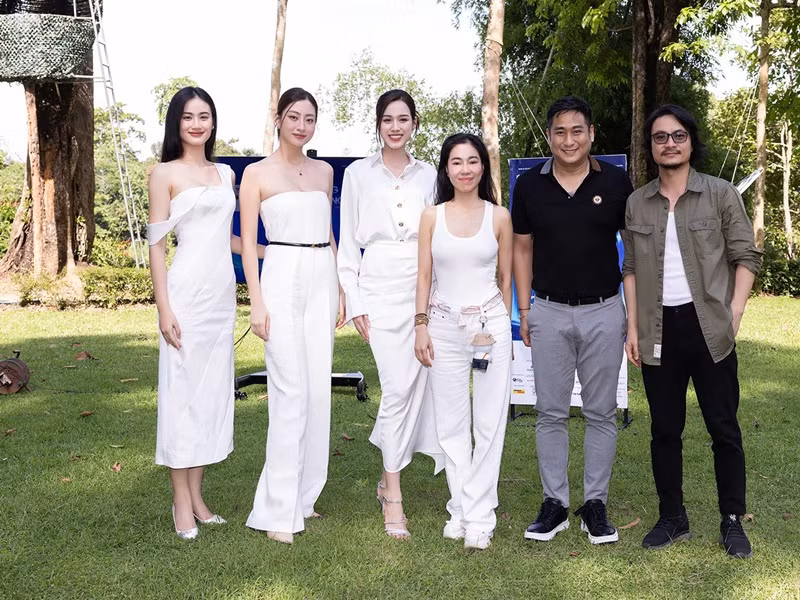 Ý Nhi diện váy trắng lệch vai đọ sắc cùng Lương Thùy Linh và Đỗ Thị Hà.