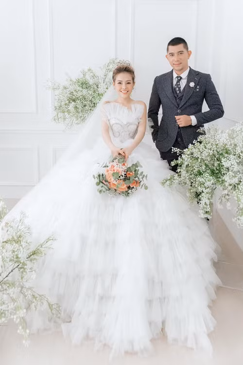 Lương Bằng Quang và Ngân 98 đăng ký kết hôn Luong Bang Quang va Ngan 98 dang ky ket hon