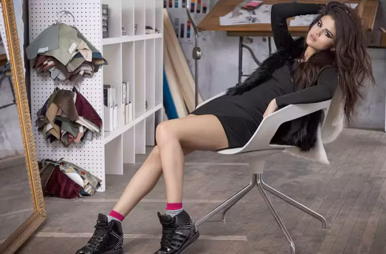 Chỉ sở hữu chiều cao 1m65 nhưng trông Selena Gomez bao giờ cũng cao hơn vì nhờ có đôi chân dài. (Ảnh: Ảnh: wallpapers)