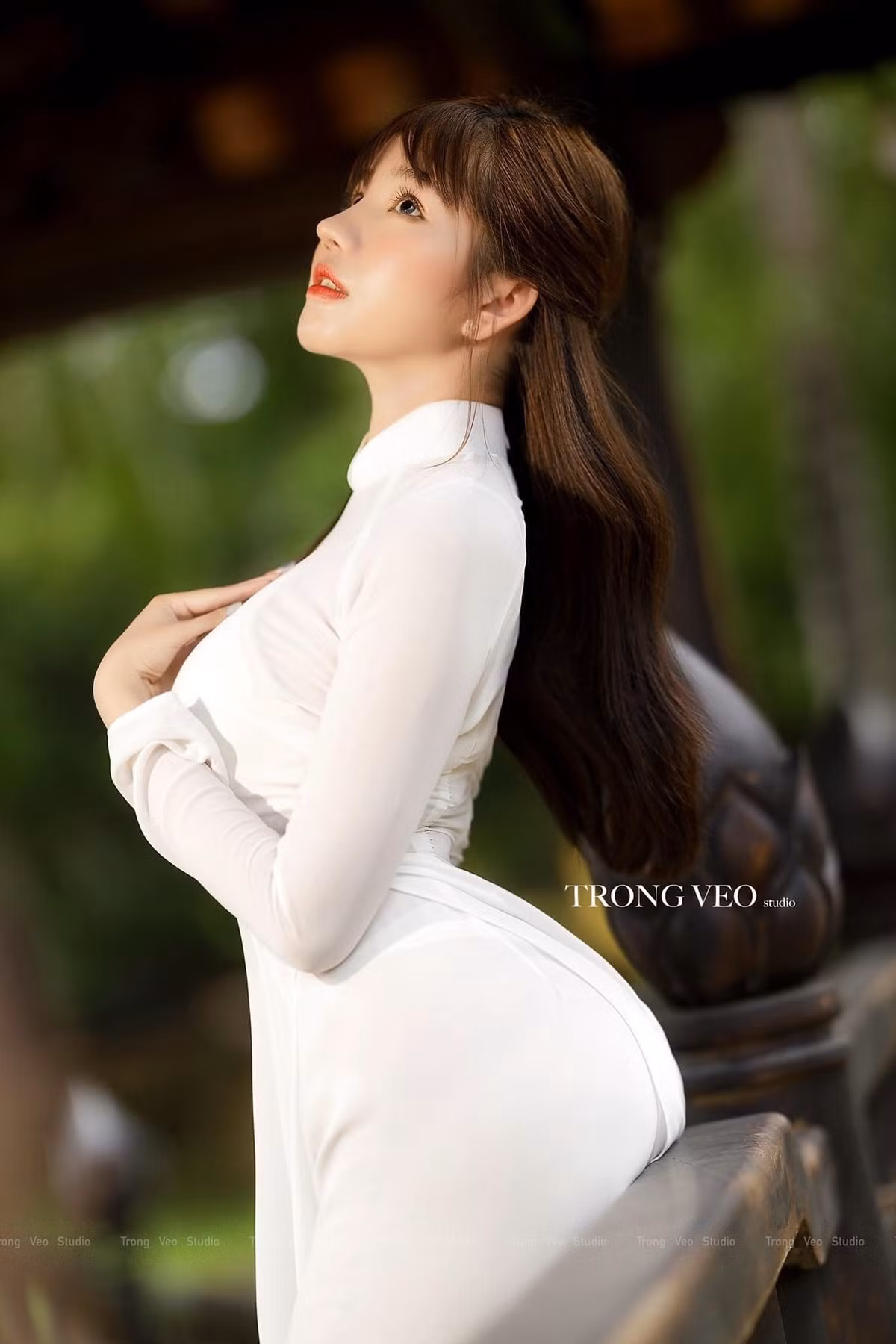 Dựa vào thế mạnh về hình thể, Mai Linh chọn sự sexy, quyến rũ làm phong cách cho mình. Cô nàng thường diện những trang phục cắt xẻ táo bạo, hoặc ôm sát khoe trọn đường cong cơ thể. (Ảnh: FBNV)
