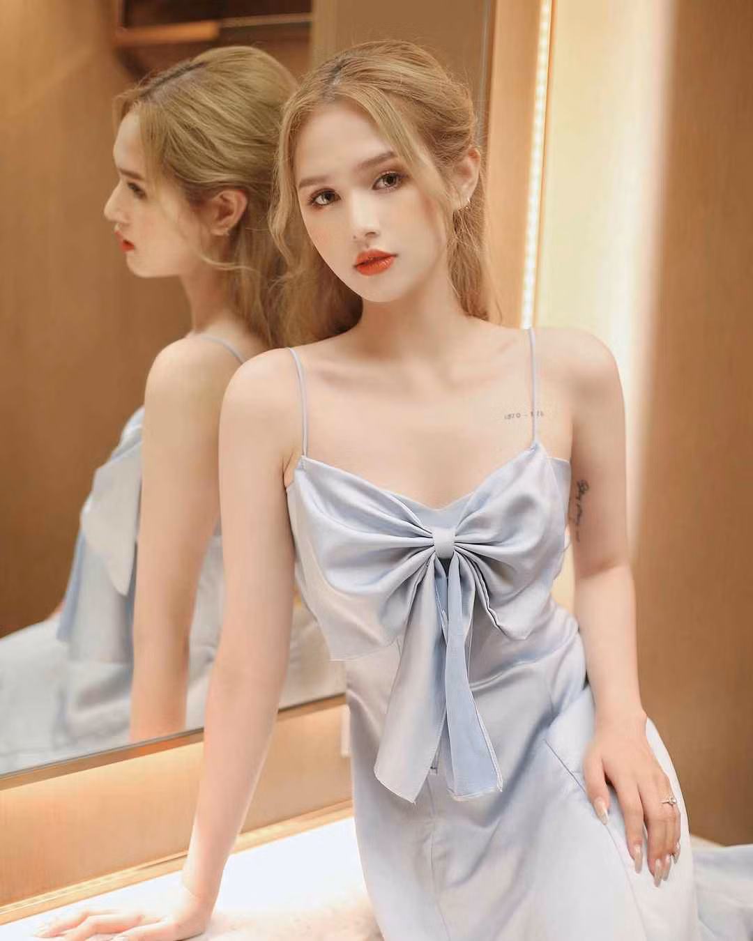 Sở hữu vóc dáng mảnh mai, Xoài Non chuộng những trang phục hở vai.