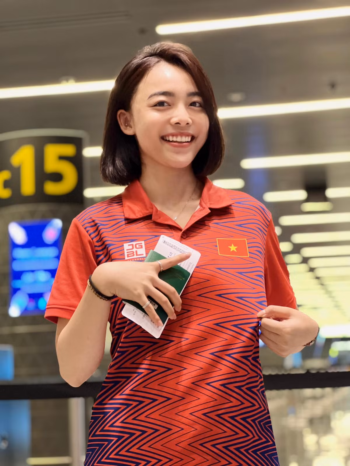 Khác với hình ảnh lạnh lùng, nghiêm túc khi tham gia thi đấu, Thanh Thảo bên ngoài là cô nàng có gu thời trang cá tính, bụi bặm.