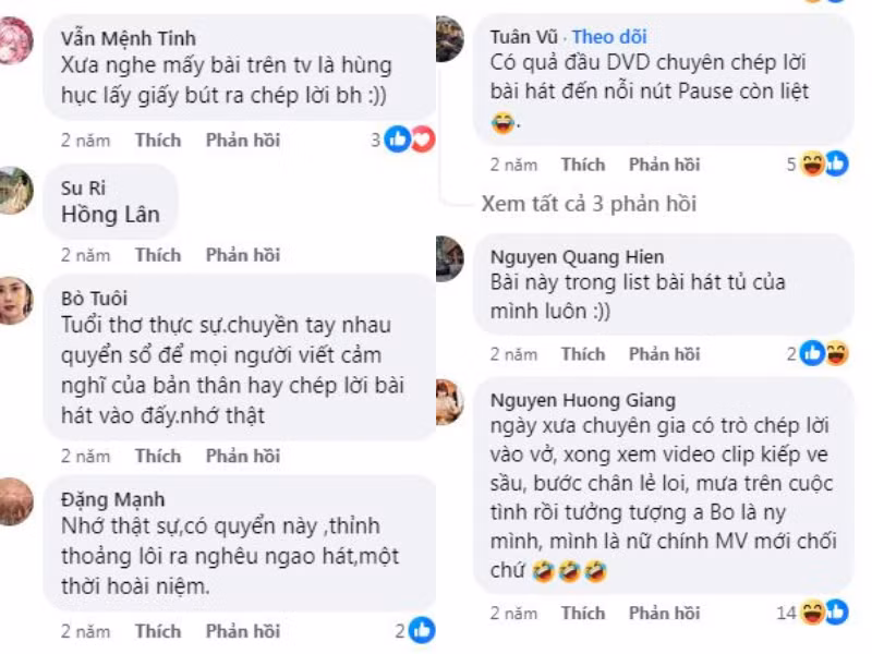 Đây không phải là lần đầu tiên hình ảnh về những cuốn sổ chép lời bài hát được "đào lại", tuy nhiên lần nào cũng khiến netizen phải bồi hồi, hoài niệm, đặc biệt là lứa 8x, 9x.