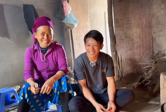 Anh Sình lớn lên trong hoàn cảnh thiếu thốn. Cha của anh mất sớm, mẹ đi bước nữa, mấy anh em anh Sình nương tự vào nhau. (Ảnh: Pheng Pheng Vlogs)