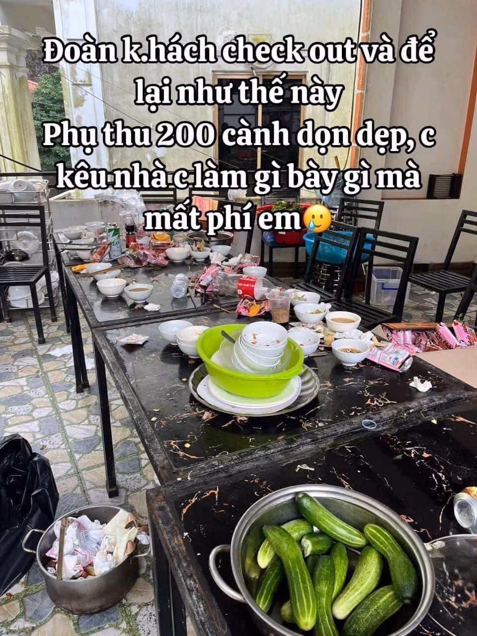 Đây không phải là lần đầu tiên câu chuyện khách thuê nhà khiến chủ nhà phải bức xúc đăng đàn như thế. Cách đây một thời gian, chủ một căn villa cũng phải than trời với đoàn khách nhà mình.