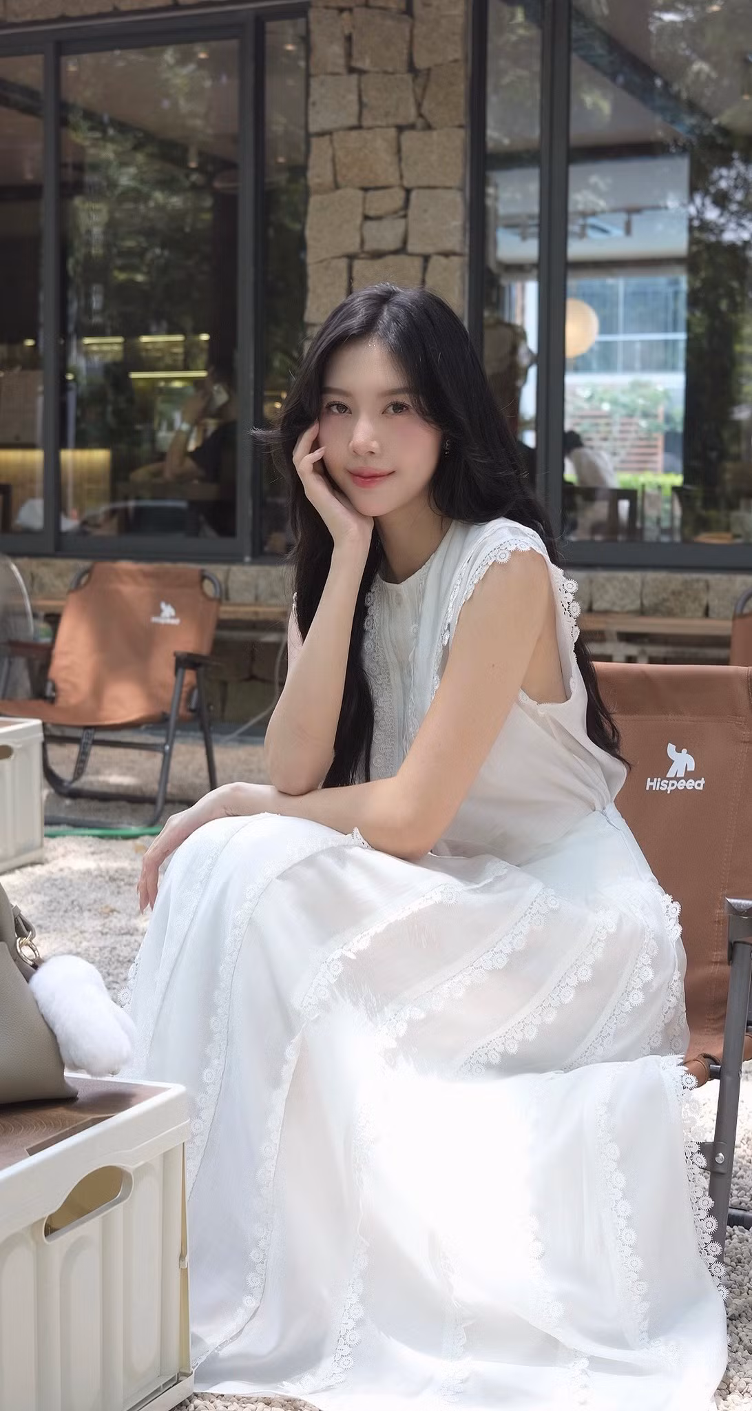 Mặc dù ít khi khoe ảnh bạn đời trên mạng xã hội nhưng mỗi lần nhắc đến nửa kia, Ngọc Châm đều khiến ai nấy gato không ngớt.