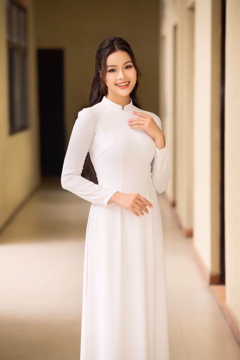 Đào Thị Hiền sinh năm 2001 ở Nghệ An. Trước khi trở thành Á hậu 1 Miss World Vietnam 2023, Đào Hiền từng tham gia Hoa hậu Du lịch Việt Nam 2022 và đạt thành tích top 5.(Ảnh: FBNV)