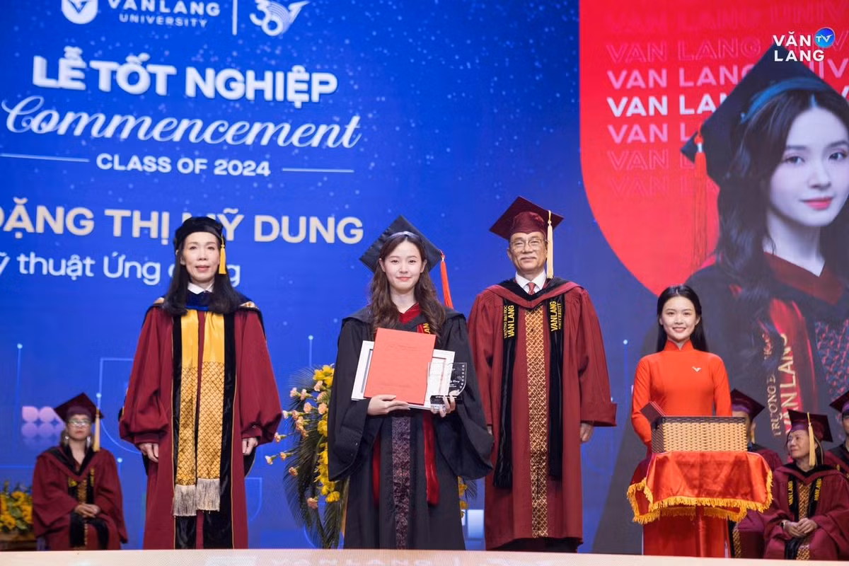Theo chia sẻ, cả hai gặp nhau lần đầu trên chuyến du thuyền định mệnh. Sau thời gian dài tìm hiểu, yêu đương kín tiếng thì cả hai sang Pháp chọn váy cưới và chụp ảnh vào đầu tháng 1/2024. Đến tháng 4/2024, cặp đôi chính thức thông báo tổ chức lễ cưới.