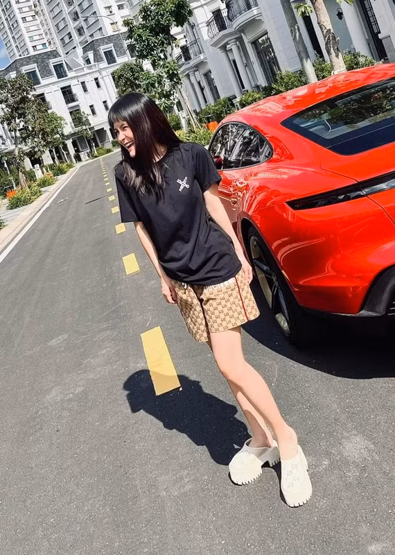 Lamborghini, McLaren hay Mercedes-Benz đều là những thương hiệu đình đám xuất hiện trong garage của vợ chồng Đoàn Di Băng.