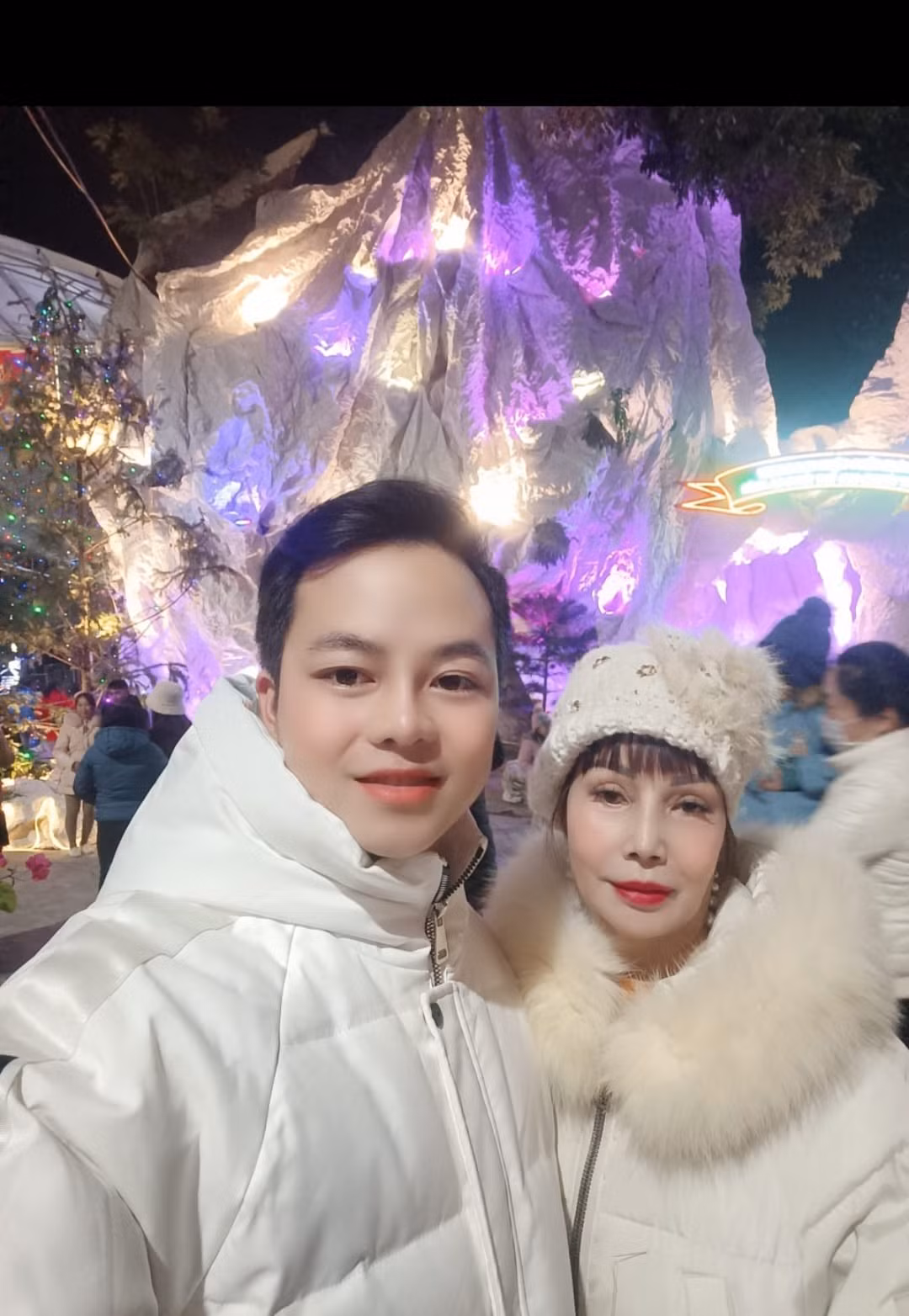 Hiện tại, vợ chồng chị Sao sống tại TP. Cao Bằng, tỉnh Cao Bằng. Hai người cùng kinh doanh đặc sản, nông sản địa phương.