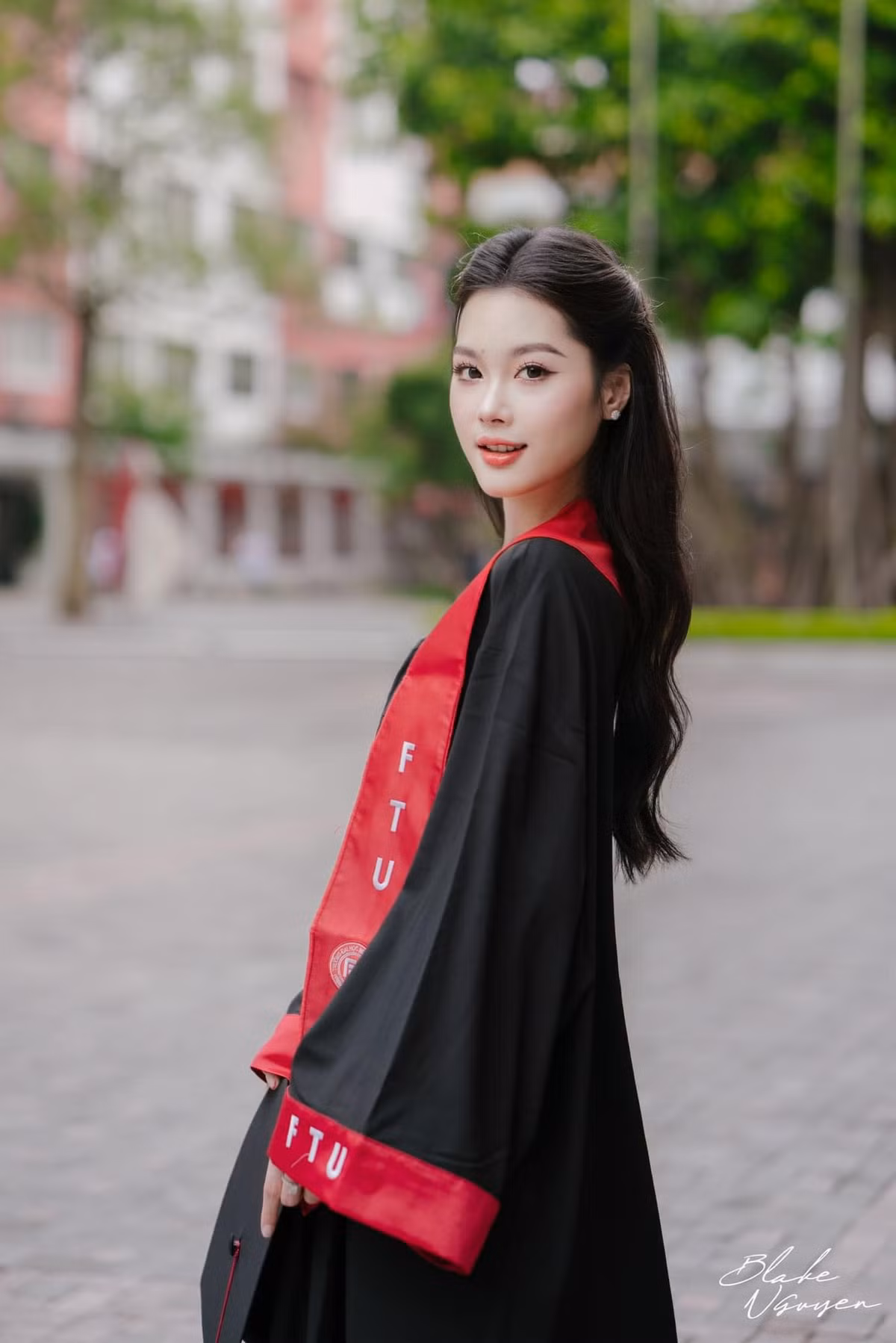 Cô nàng tốt nghiệp ngành Kinh tế đối ngoại tại Đại học Ngoại thương.